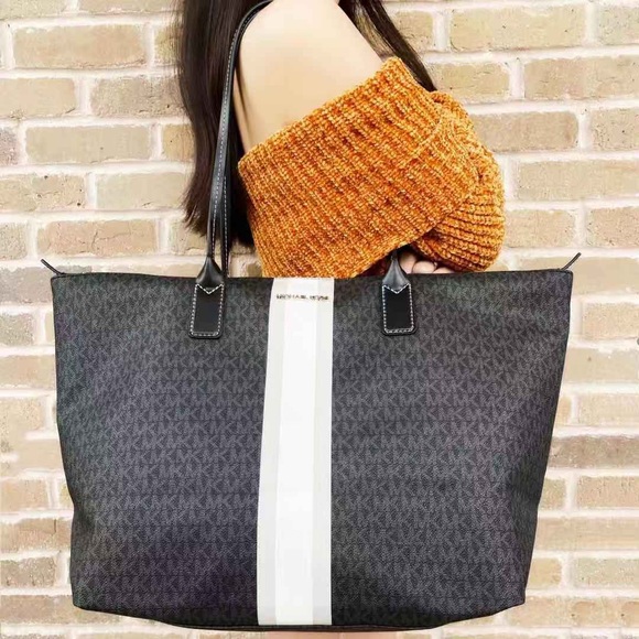 Bundle 💕NWT Michael Kors Tote &Wallet black - Picture 4 of 5